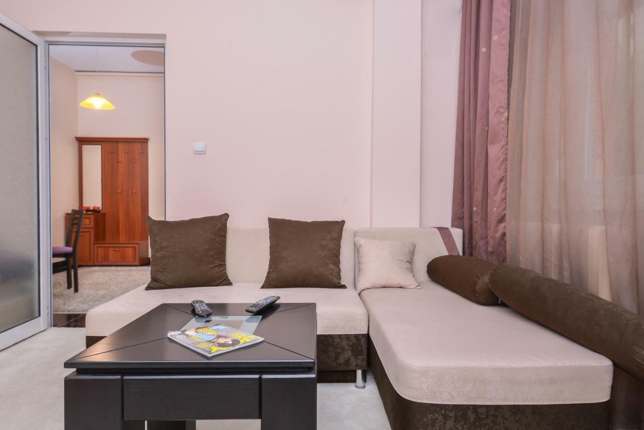 סופיה Top Center The Coffee House One Bedroom Apartment מראה חיצוני תמונה