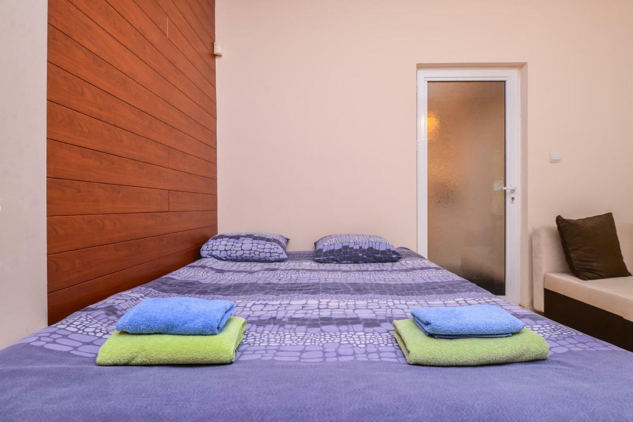 סופיה Top Center The Coffee House One Bedroom Apartment מראה חיצוני תמונה
