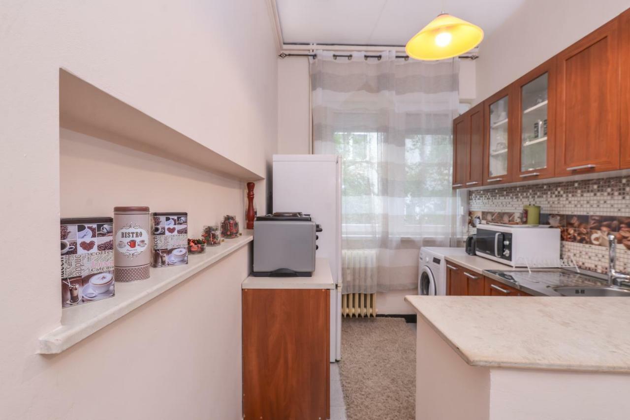 סופיה Top Center The Coffee House One Bedroom Apartment מראה חיצוני תמונה